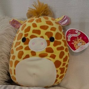 Gary the giraffe SQUISHMALLOW NWT